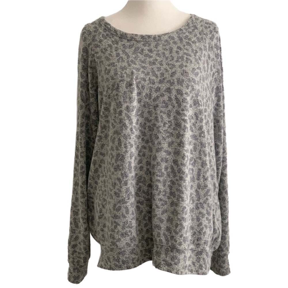 BUFFALO Women’s LightMedium Gray Animal Print Crew Neck Long Sleeve Sweater